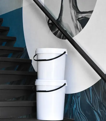 Plastic bucket
